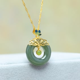 An Exquisite Sterling Silver-Gold Plated Inlaid Sapphire Enamel Pendant