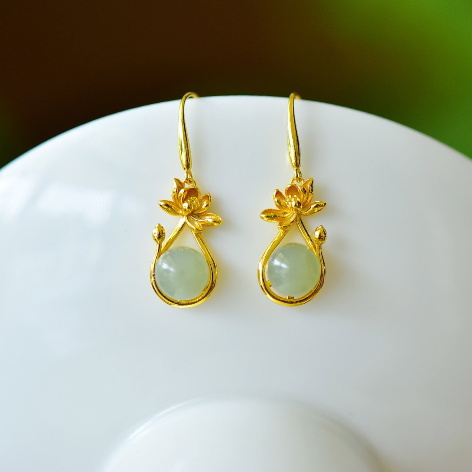 A Pair of Exquisite Sterling Silver-Gold Plated Inlaid Greenish Jade Earrings: A Pair of Exquisite Sterling Silver-Gold Plated Inlaid Greenish Jade Earrings,Size:8mmx8mm 一对纯银镀金镶青白玉耳环