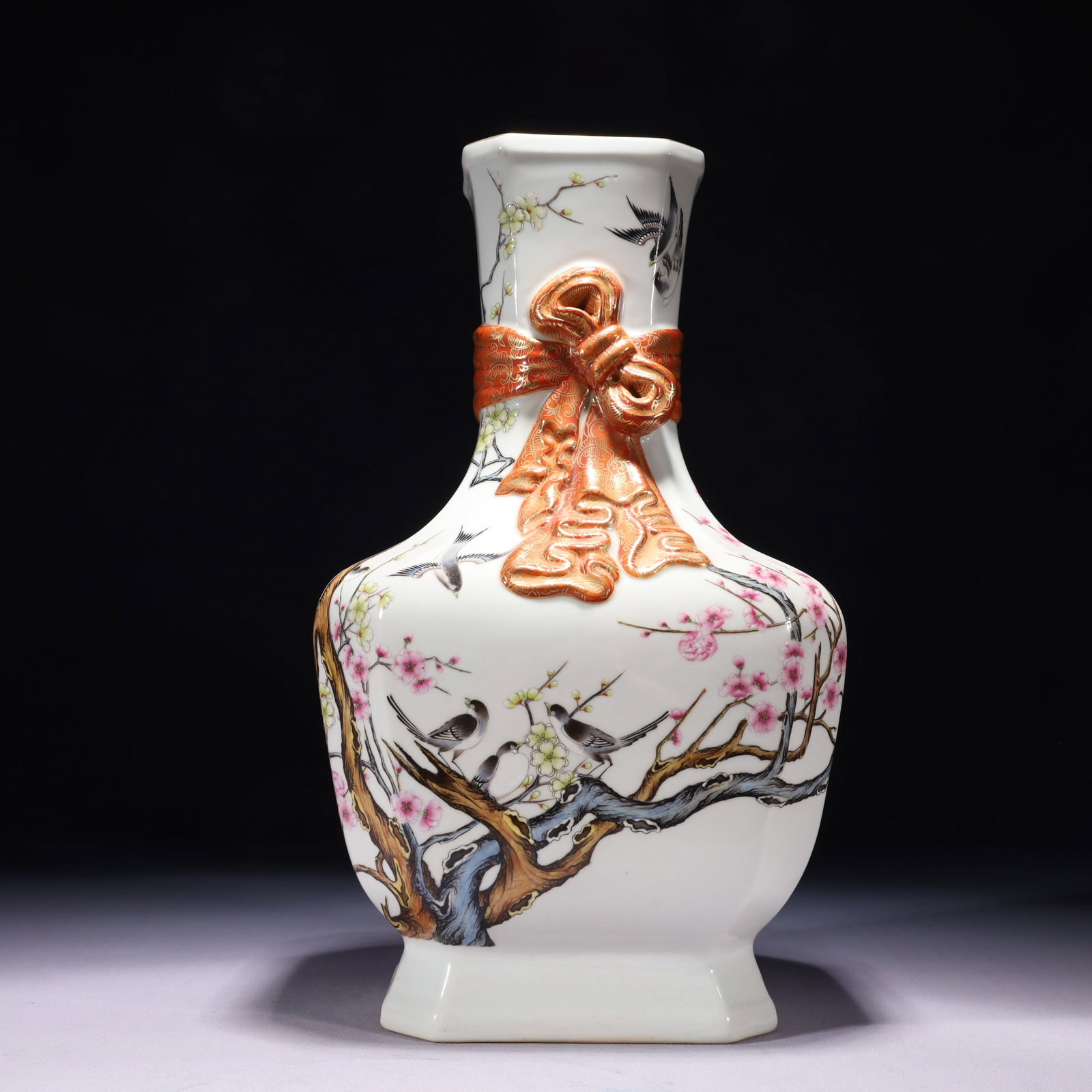 An Exquisite Famille-Rose Painted Gold Flower and Bird Pattern Vase: An Exquisite Famille-Rose Painted Gold Flower and Bird Pattern Vase,Qing Dynasty,China,Qianlong Six-character Mark,Size:7.9inx6.3inx13.8in,Weight:3450g 粉彩描金花鸟