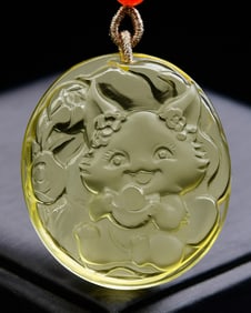 An Exquisite Crystal Nine-Tailed Fox Pattern Pendant