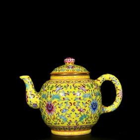 An Exquisite Yellow Ground Famille-Rose Painted Gold Lotus Pattern Ewer
