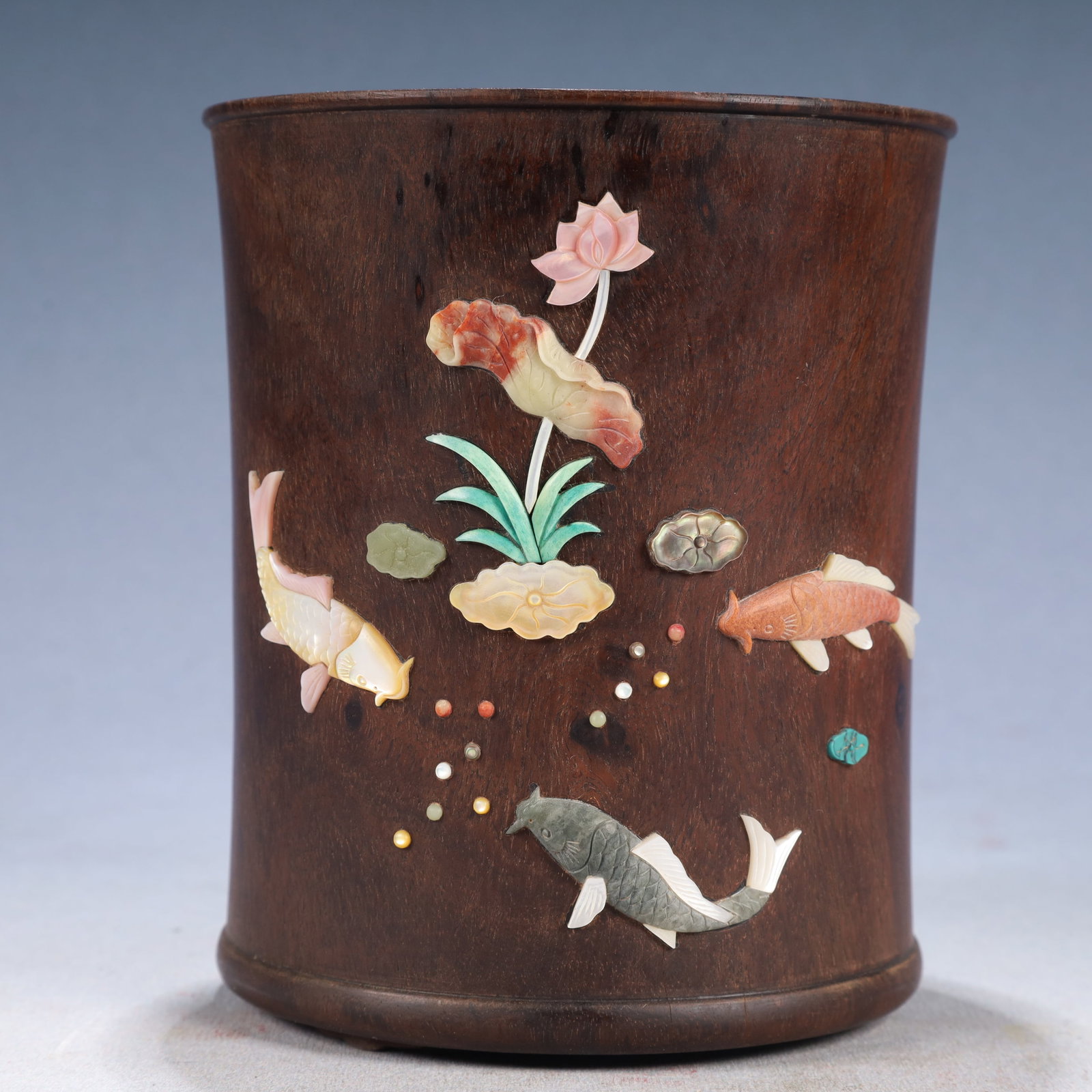 An Exquisite Zitanwood Lotus and Fish Pattern Tripod Brush Pot,Inlaid Gems: An Exquisite Zitanwood Lotus and Fish Pattern Tripod Brush Pot,Inlaid Gems,Qing Dynasty, China,Size:5.1inx6.1in,Weight:800g 紫檀木莲花鱼纹三足