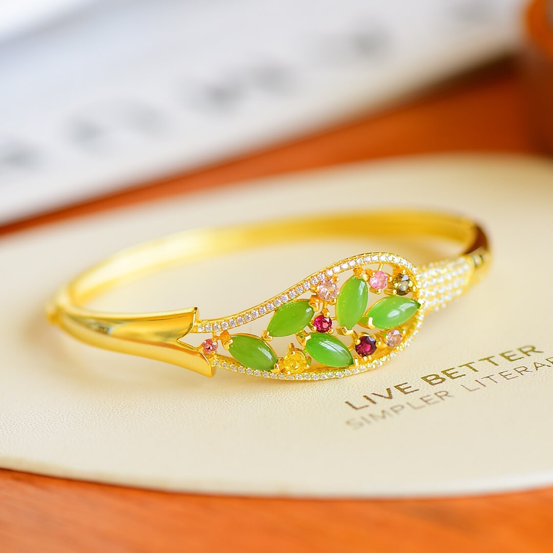 An Exquisite Sterling Silver-Gold Plated Inlaid Jasper Bracelet,Inlaid Diamond: An Exquisite Sterling Silver-Gold Plated Inlaid Jasper Bracelet,Inlaid Diamond,Size:4mmx8mm 纯银镀金镶碧玉手镯,嵌钻石