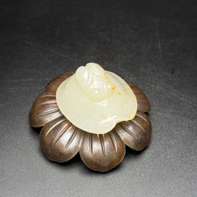 An Exquisite White Jade Cicada Pattern Turtle shell-Shaped Pendant