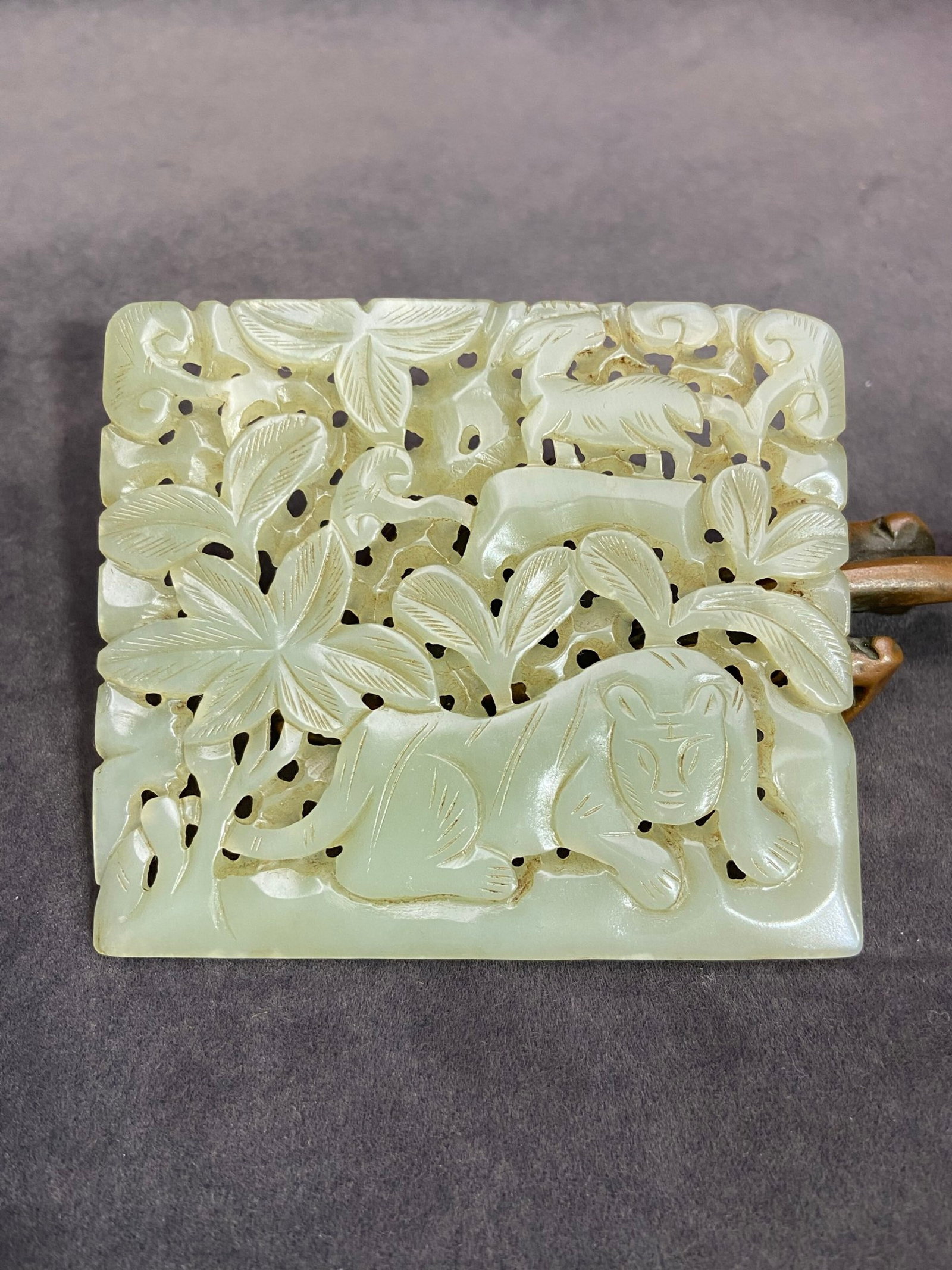 An Exquisite White Jade Hollow Animal Pattern Pendant: An Exquisite White Jade Hollow Animal Pattern Pendant,Qing Dynasty,China,Size:74mmx84.5mmx5mm,Weight:63g
