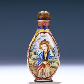 An Exquisite Painted Enamel Auspicious Cloud and Figure Pattern Snuff Bottle