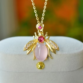An Exquisite Pendant,Inlaid Diamond