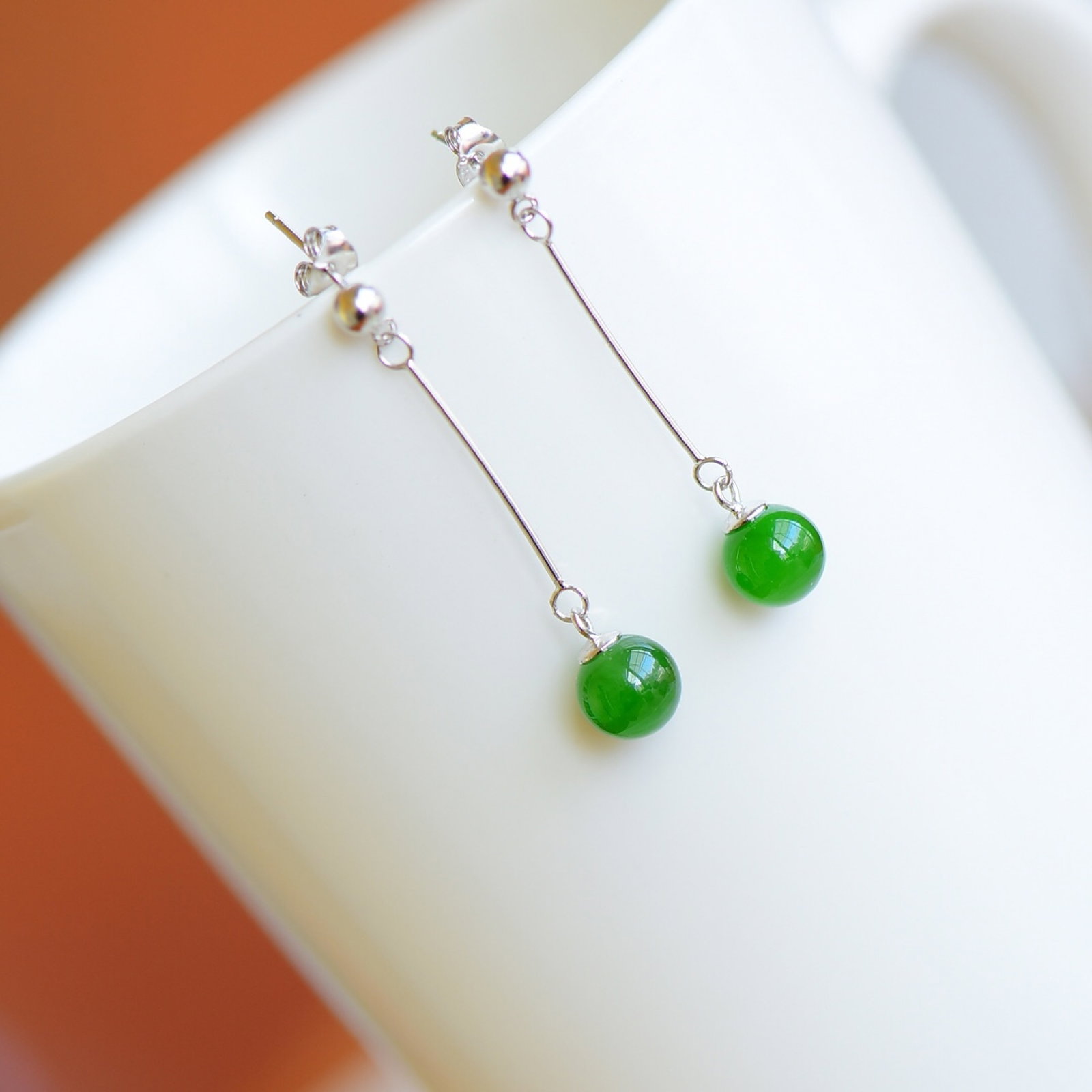 A Pair of Exquisite Sterling Silver Inlaid Jasper Earrings: A Pair of Exquisite Sterling Silver Inlaid Jasper Earrings,Size:8mmx8mm 一对纯银镶碧玉耳环