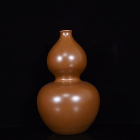 An Exquisite Teadust Glazed Gourd-Shaped Vase