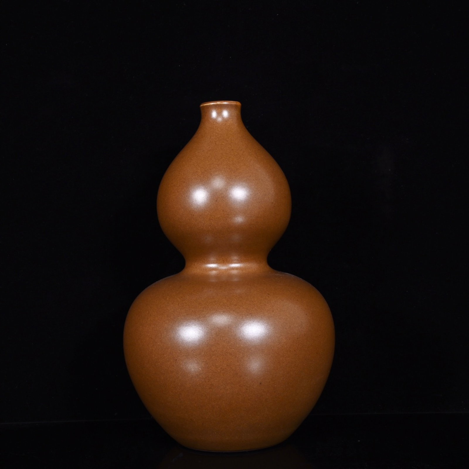 An Exquisite Teadust Glazed Gourd-Shaped Vase: An Exquisite Teadust Glazed Gourd-Shaped Vase,Qing Dynasty,China,Qianlong Six-character Mark,Size:10.6inx6.5in 茶叶末釉葫芦瓶,中国清代