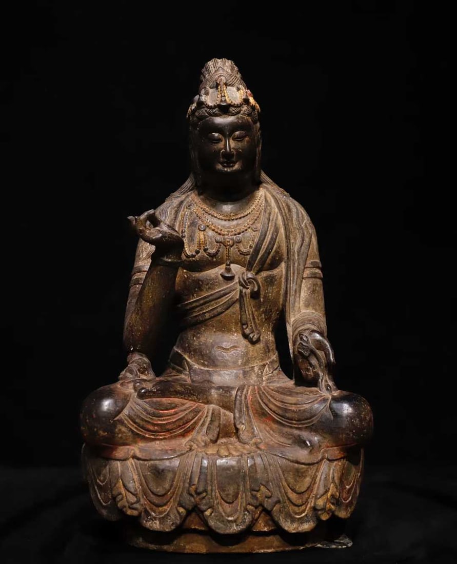 A Solemn Limestone Painted Color Statue of Avalokitesvara: A Solemn Limestone Painted Color Statue of Avalokitesvara,Tang Dynasty,China,Size:26.8inx15inx11.8in 青石彩绘观音像,中国唐代