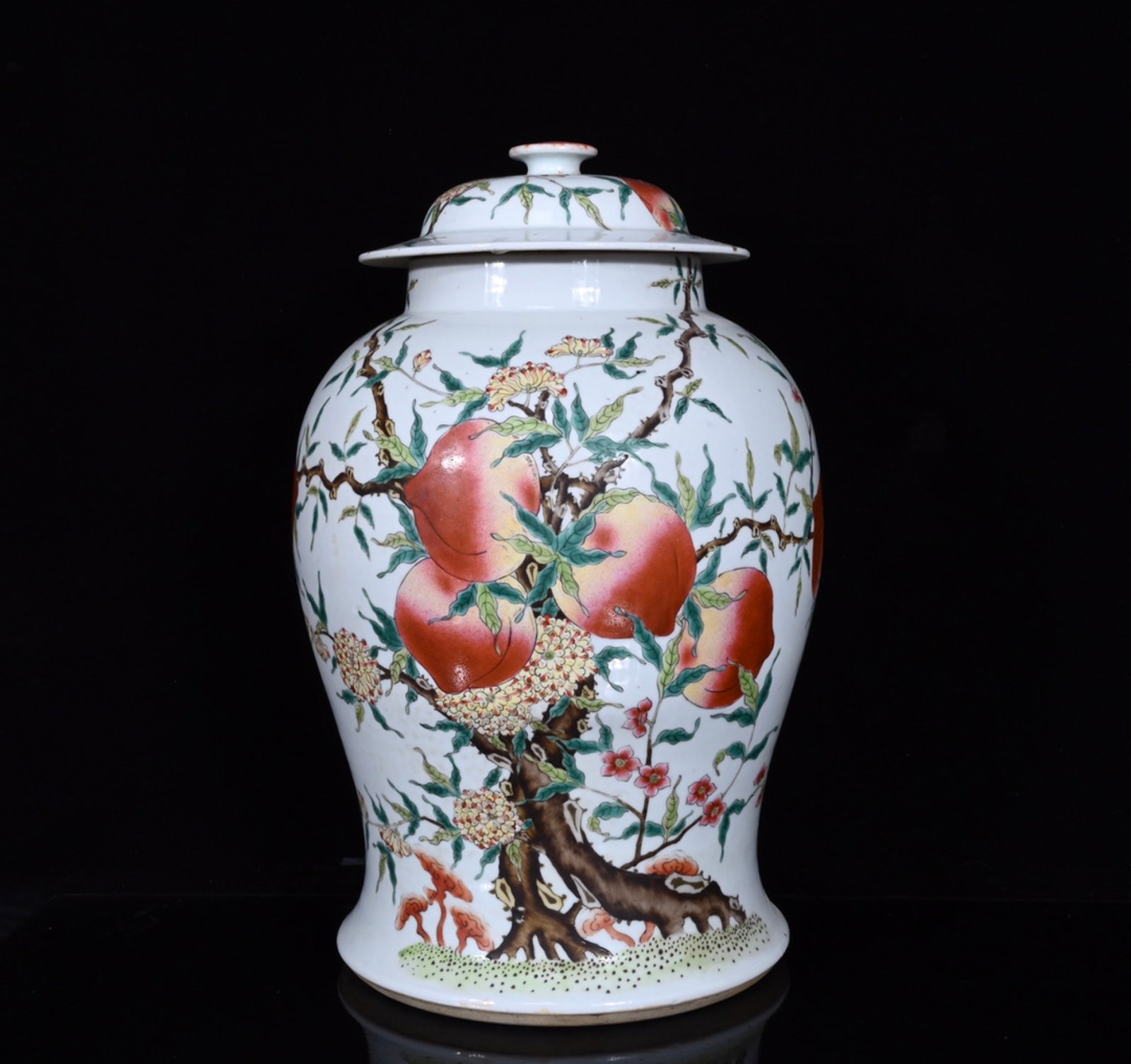 A Rare Famille-Rose Bats and Peach Pattern Jar with Cover: A Rare Famille-Rose Bats and Peach Pattern Jar with Cover,Qing Dynasty,China,Size:15inx9.4in 粉彩蝙蝠桃子纹盖罐,中国清代