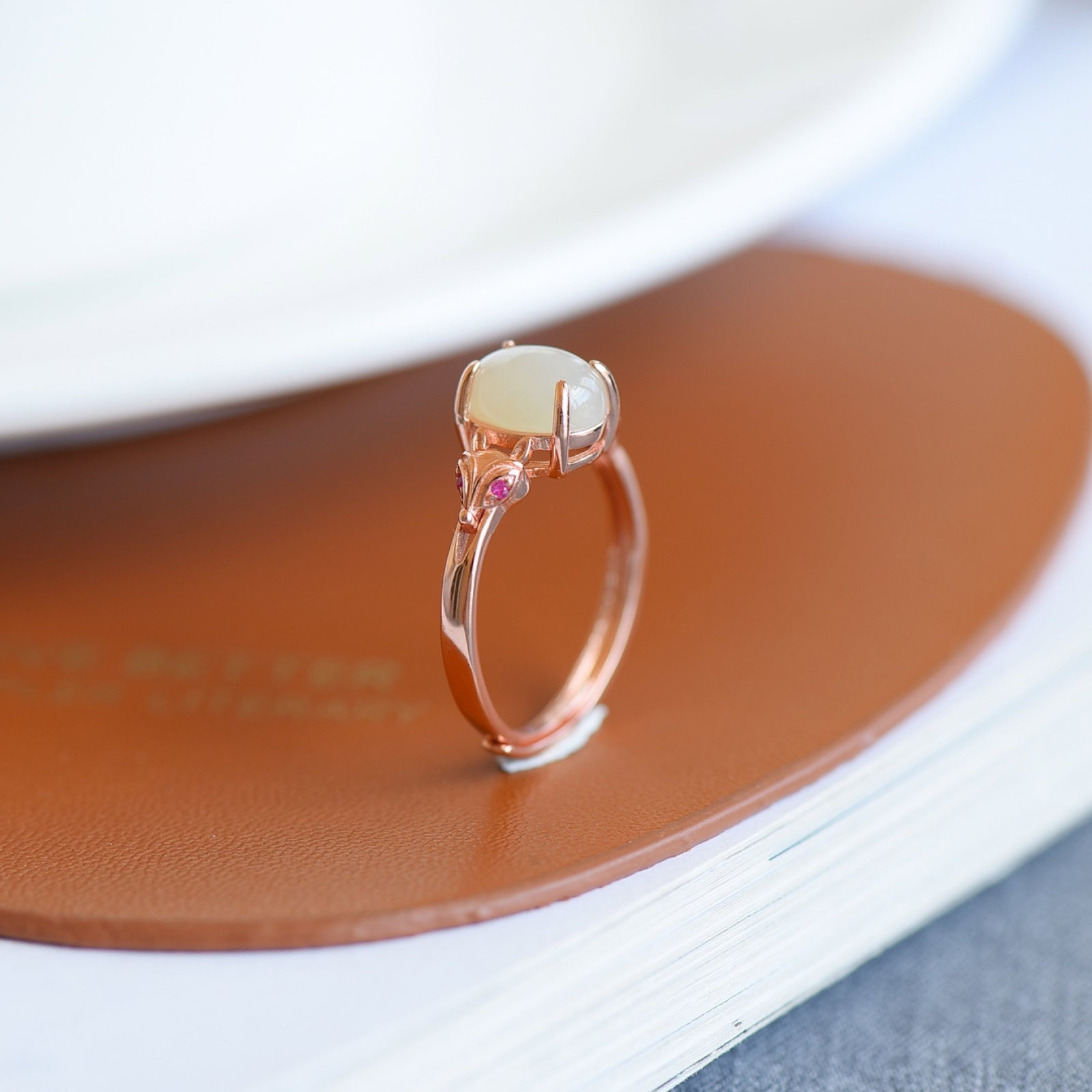 An Exquisite Sterling Silver-Gold Plated Inlaid White Jade Ring: An Exquisite Sterling Silver-Gold Plated Inlaid White Jade Ring,Size:7mmx9mm 纯银镀金镶白玉戒指