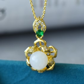 An Exquisite Bronze-Gold Plated Inlaid White Jade Necklace,Inlaid Diamond