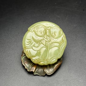 An Exquisite Yellow Jade Figure Pattern Pendant