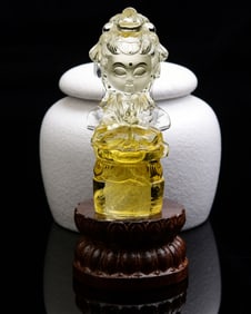 An Exquisite Crystal Statue of Avalokitesvara Pattern Ornament