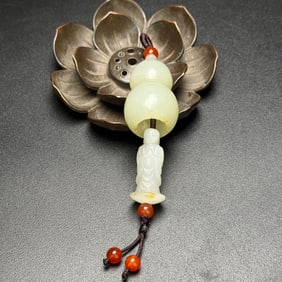 An Exquisite White Jade Buddha Statue Gourd Pendant
