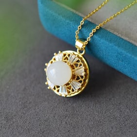 An Exquisite Bronze-Gold Plated Inlaid White Jade Necklace,Inlaid Diamond