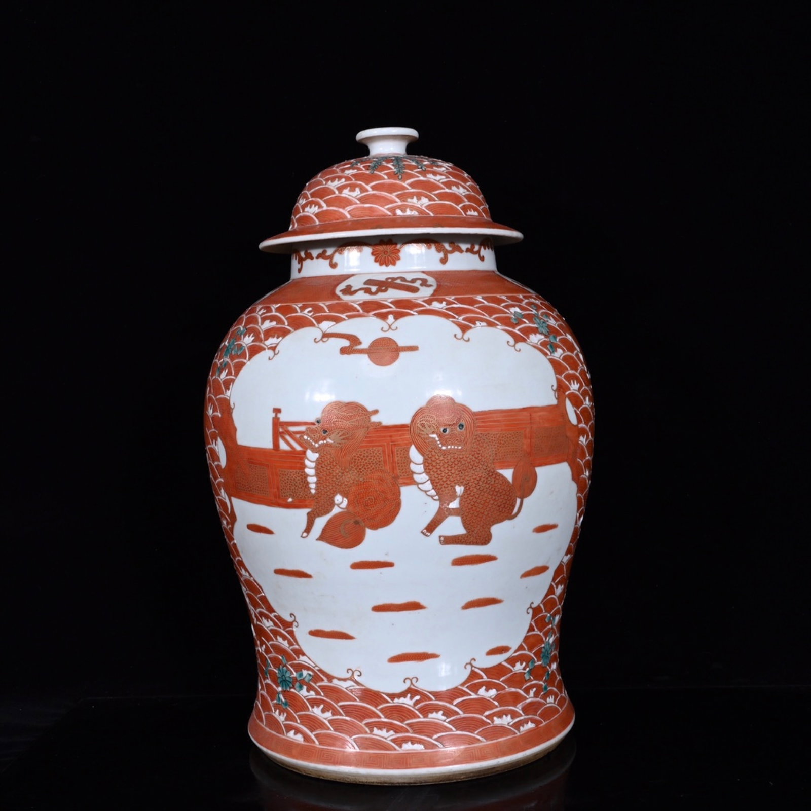 A Huge Iron-Red Painted Gold Lion Pattern Jar with Cover: A Huge Iron-Red Painted Gold Lion Pattern Jar with Cover,Qing Dynasty,China,Size:15.7inx10.2in 矾红描金狮子纹盖罐,中国清代