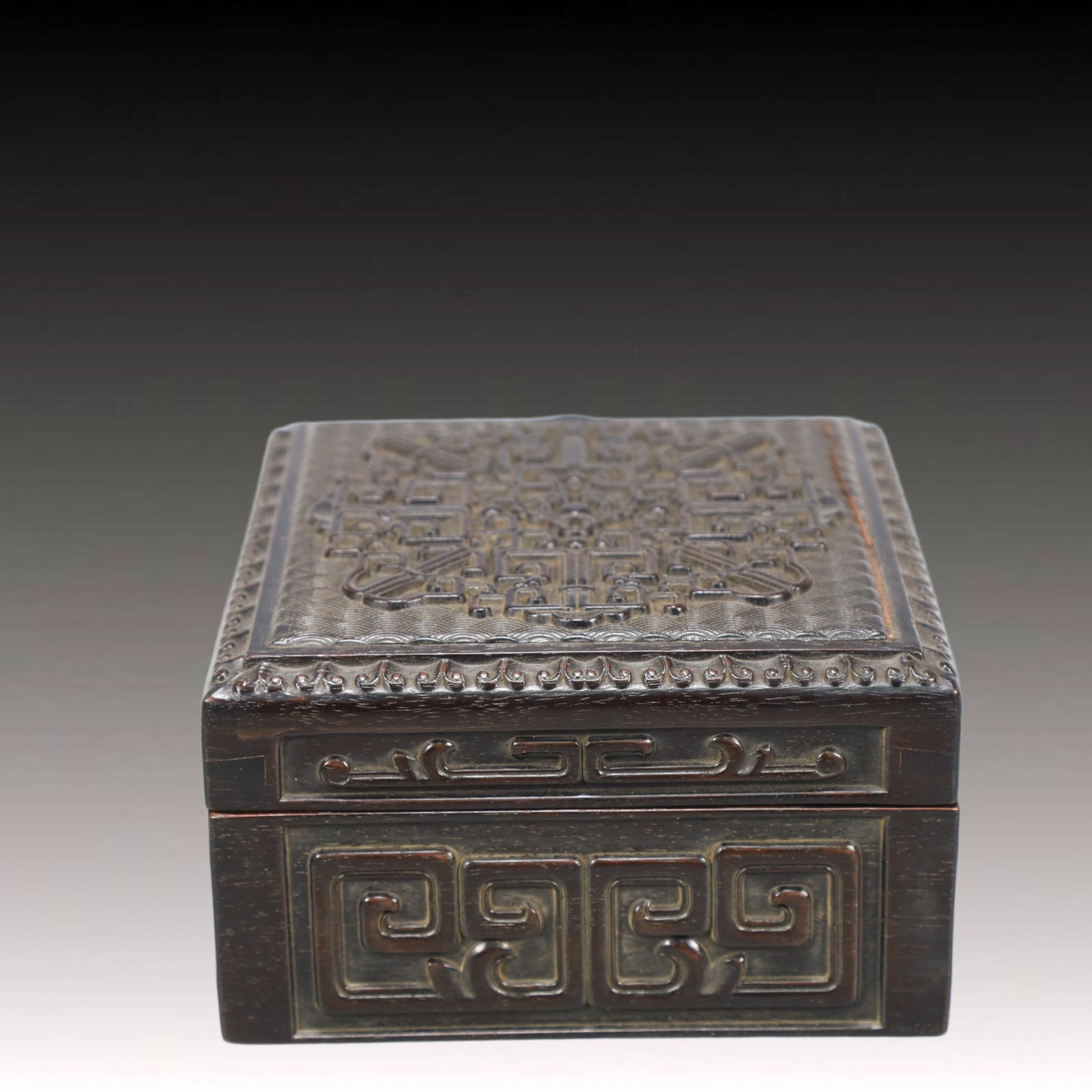 An Exquisite Zitanwood Flower Pattern Cover Box,with poem: An Exquisite Zitanwood Flower Pattern Cover Box,with poem,Qing Dynasty, China,Size:5.5inx5.5inx3.1in,Weight:600g 紫檀木花卉纹盖盒,带诗ਧ