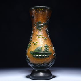 An Exquisite Glass Landscape and Figure Pattern Vase