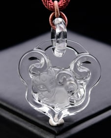 An Exquisite Crystal Hollow Fox Pendant