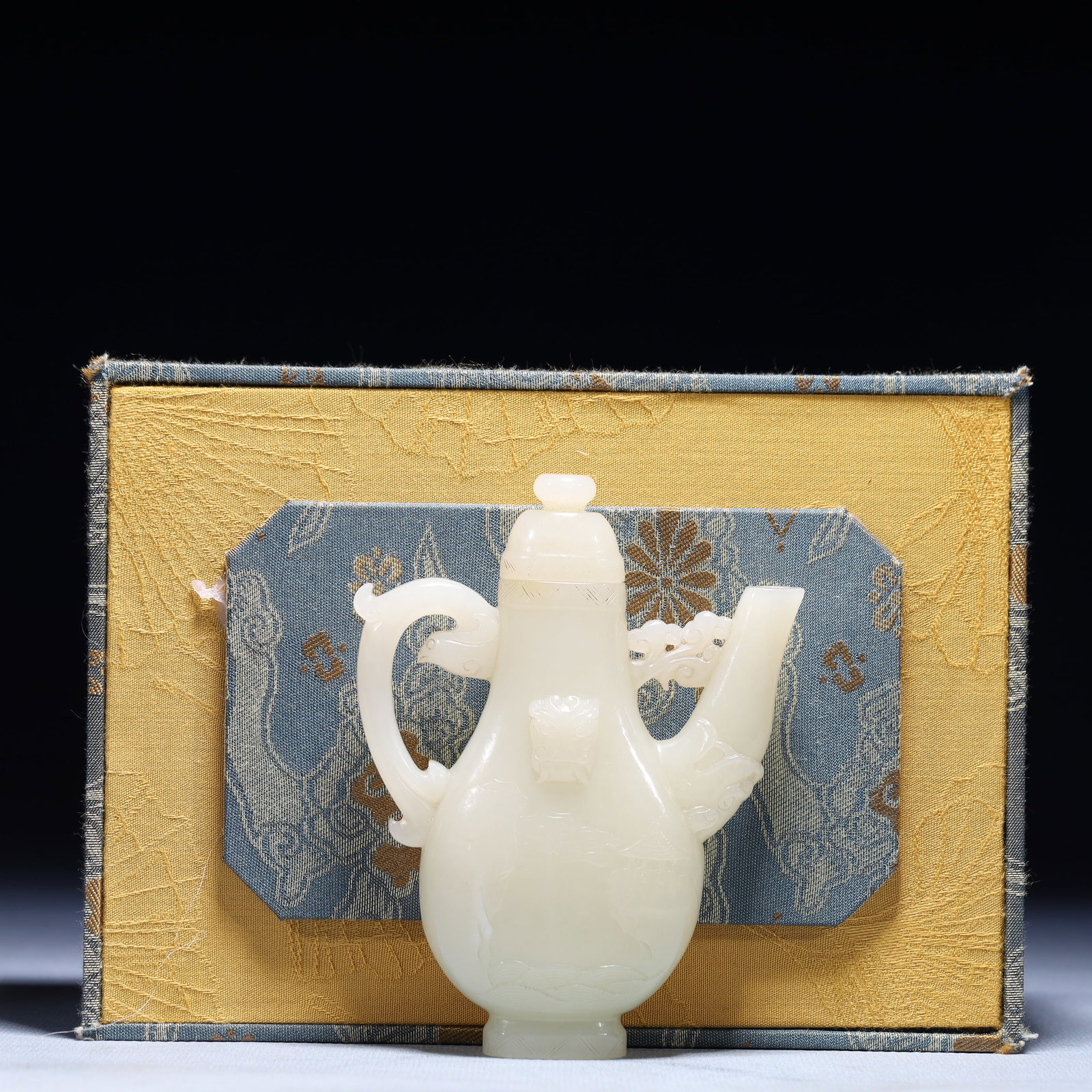 An Exquisite White Jade Landscape Pattern Ewer: An Exquisite White Jade Landscape Pattern Ewer,Qing Dynasty,China,Size:3.3inx0.8inx4.3in,Weight:160g 白玉山水纹执壶,中国清代