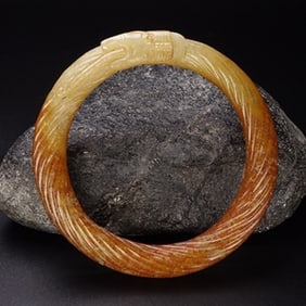An Exquisite White Jade Bracelets