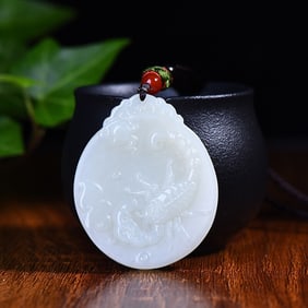 An Exquisite White Jade Scorpion Pattern Pendant