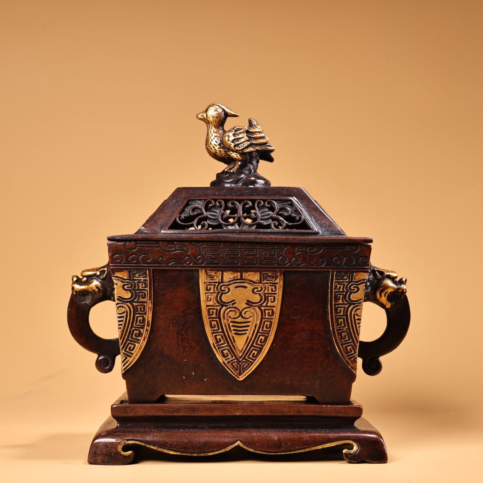 An Exquisite Gilt Bronze Double-Ears Censer: An Exquisite Gilt Bronze Double-Ears Censer,Qing Dynasty,China,Size:7.1inx7.1in,Weight:3500g 铜鎏金双耳香炉,中国清代