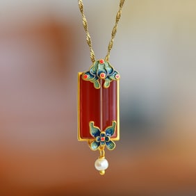 An Exquisite Sterling Silver-Gold Plated Inlaid Red Agate Necklace,Inlaid Pearl