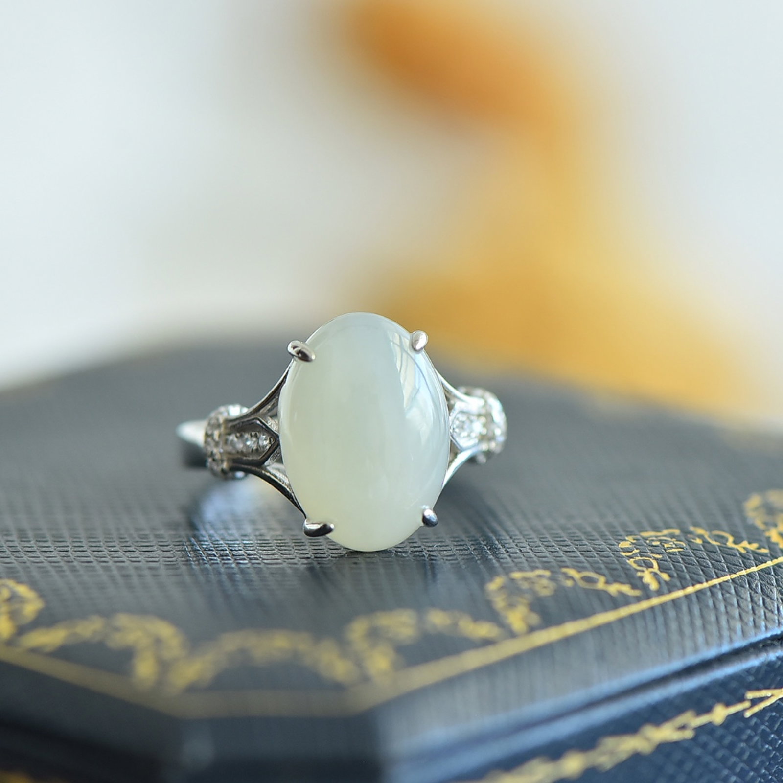 An Exquisite Sterling Silver Inlaid White Jade Ring,Inlaid Diamond: An Exquisite Sterling Silver Inlaid White Jade Ring,Inlaid Diamond 纯银镶白玉戒指,嵌钻石