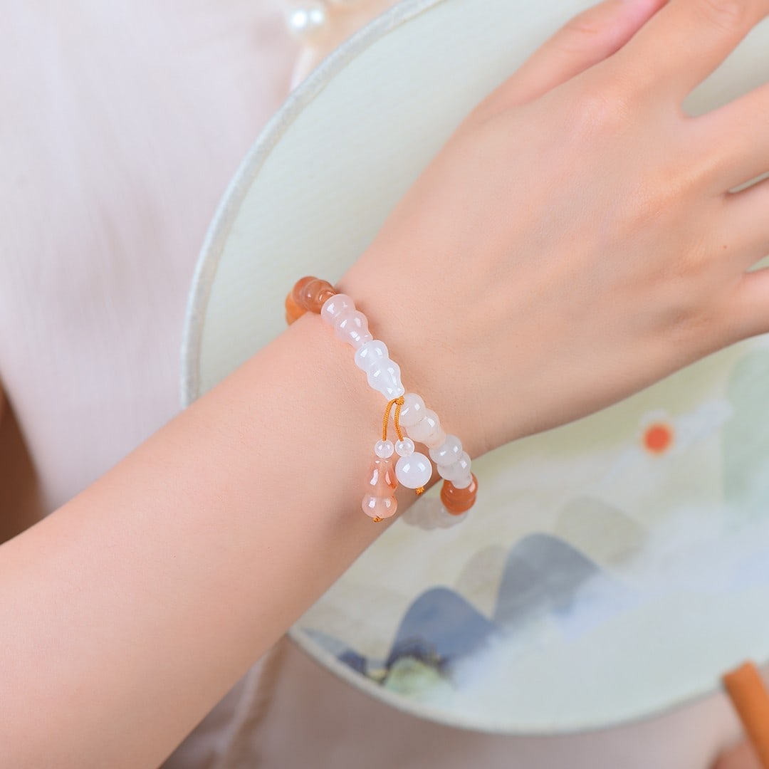 An Exquisite Jadeite Bracelets: An Exquisite Jadeite Bracelets,Size:8mm 翡翠手串
