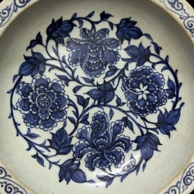 An Exquisite Blue and White Flower Pattern Plate