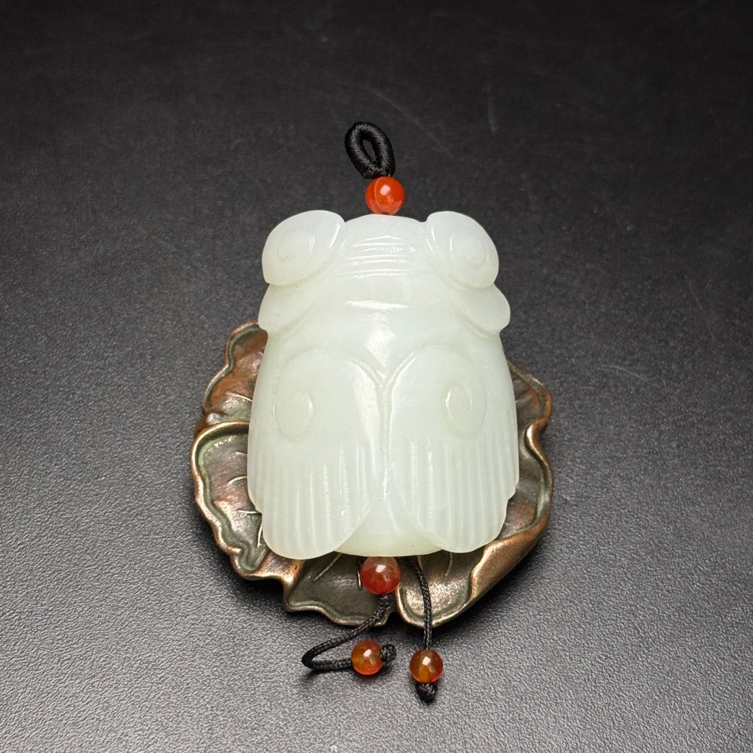 An Exquisite White Jade Cicada Pendant: An Exquisite White Jade Cicada Pendant,Qing Dynasty,China,Size:44mmx35mmx17mm,Weight:42g 白玉蝉挂件,中国清代