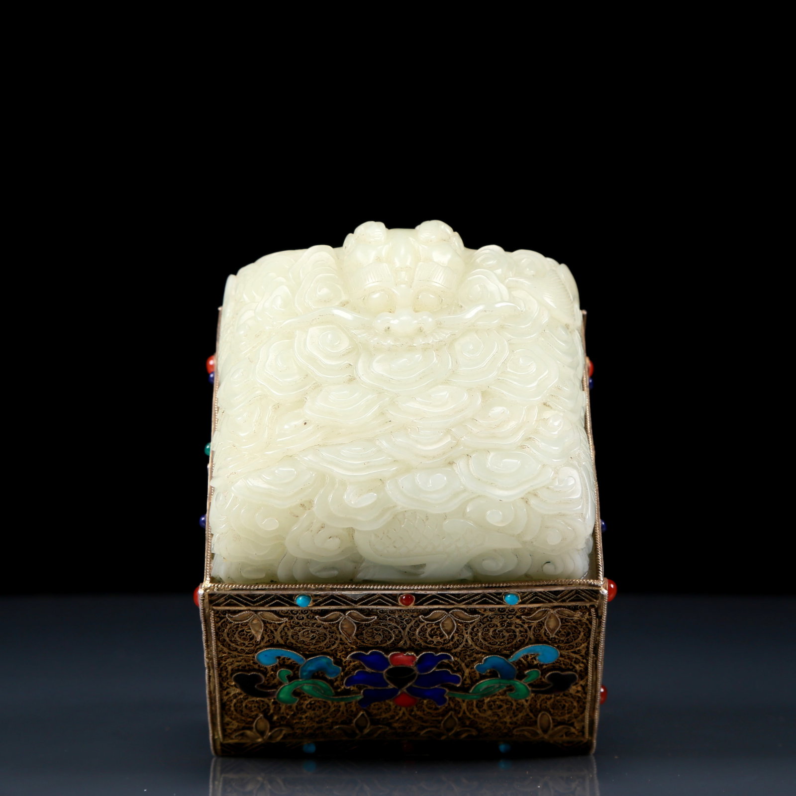 An Exquisite White Jade Inlaid Gems Dragon pattern seal (1 of 6)