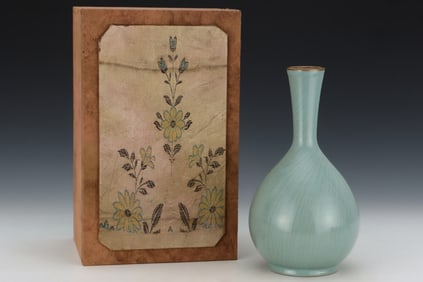 An Exquisite Ru yao Sky Blue Glazed Cover with Gold Vase,with an Imperial Poem by Emperor Qianlong