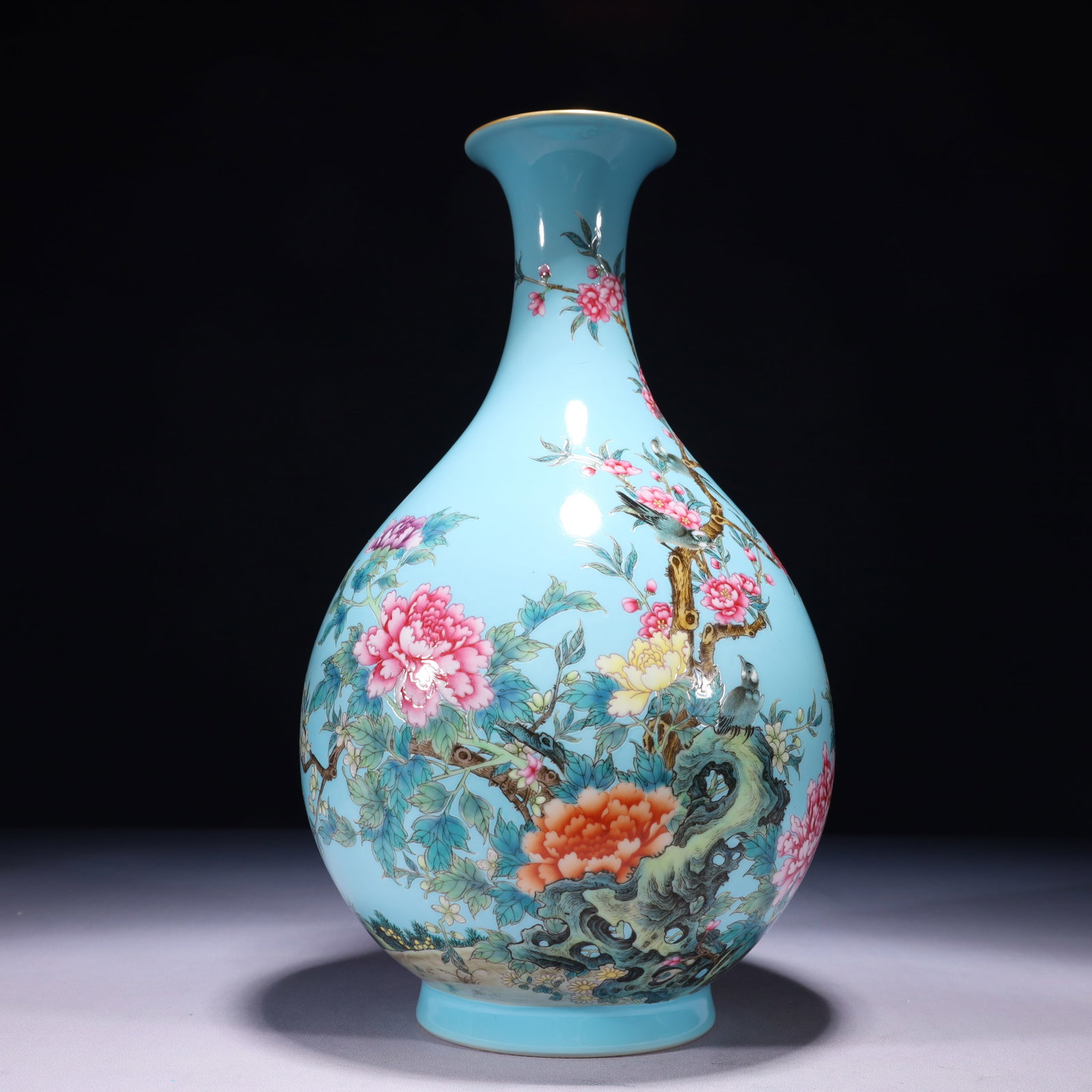 An Exquisite Turquoise Glazed Famille-Rose Painted Gold Flower and Bird Pattern Vase,with poem: An Exquisite Turquoise Glazed Famille-Rose Painted Gold Flower and Bird Pattern Vase,with poem,Qing Dynasty,China,Yongzheng Six-character Mark,Size:6.7inx13.4in,Weight:1900g 松石绿&#