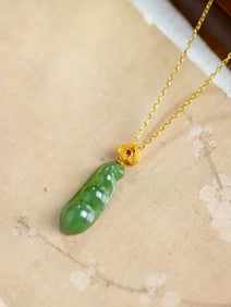 An Exquisite Sterling Silver-Gold Plated Inlaid Jasper Pendant