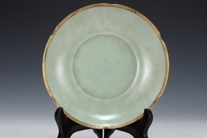 An Exquisite Longquan yao Celadon Glazed Painted Gold Plate,with an Imperial Poem by Emperor