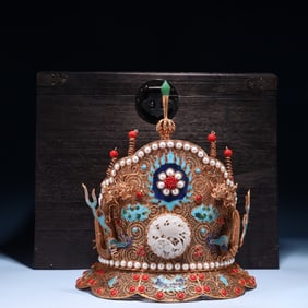 An Exquisite Filigree and Gilding Inlaid White Jade Auspicious Cloud and Dragon Pattern Hat,Inlaid