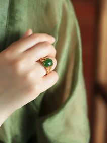 An Exquisite Sterling Silver-Gold Plated Inlaid Jasper Ring