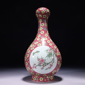 An Exquisite Red Ground Famille-Rose Painted Gold Flower Pattern Vase