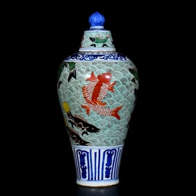 A Huge Wucai Seawater Fish Pattern Bottle