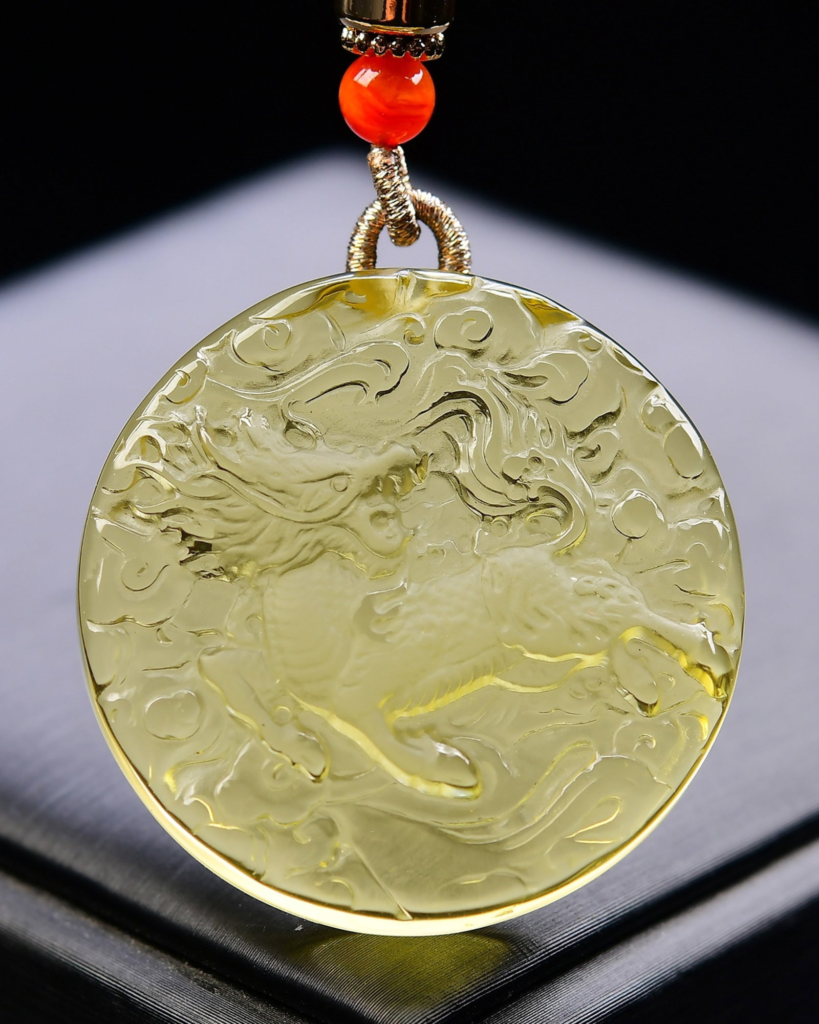 An Exquisite Crystal Auspicious Cloud and Kylin Pattern Pendant: An Exquisite Crystal Auspicious Cloud and Kylin Pattern Pendant,Size:40mmx40mmx11mm,Weight:33g 水晶祥云麒麟纹吊坠