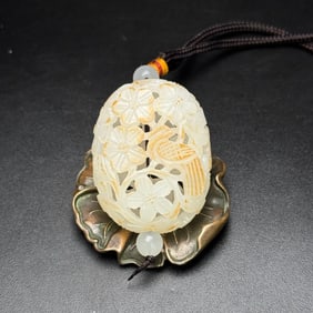 An Exquisite White Jade Hollow Flower and Bird Pattern Pendant