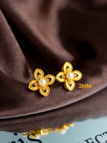 A Pair of Exquisite Sterling Silver-Gold Plated Inlaid Pearls Earrings, Inlaid Diamond