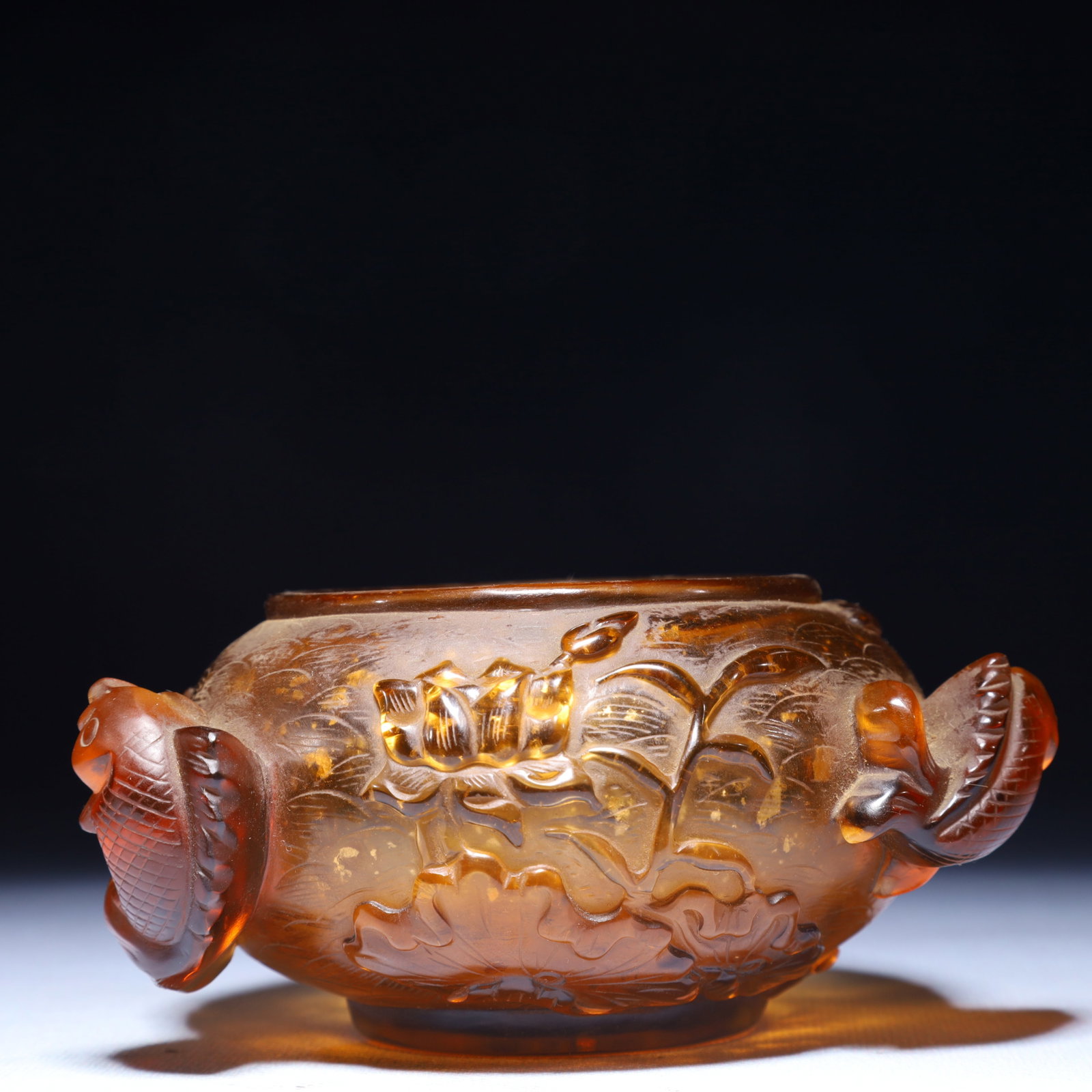 An Exquisite Glass Fish Pattern Jar: An Exquisite Glass Fish Pattern Jar,Qing Dynasty,China,Qianlong Four-character Mark,Size:5.1inx2.8in,Weight:350g 琉璃鱼纹罐,中国清代,乾Ɓ