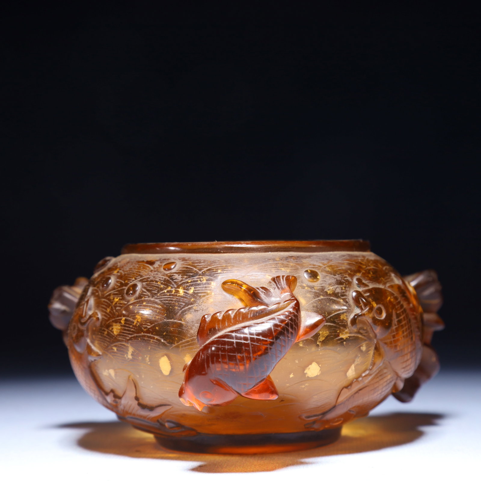 An Exquisite Glass Fish Pattern Jar - 4