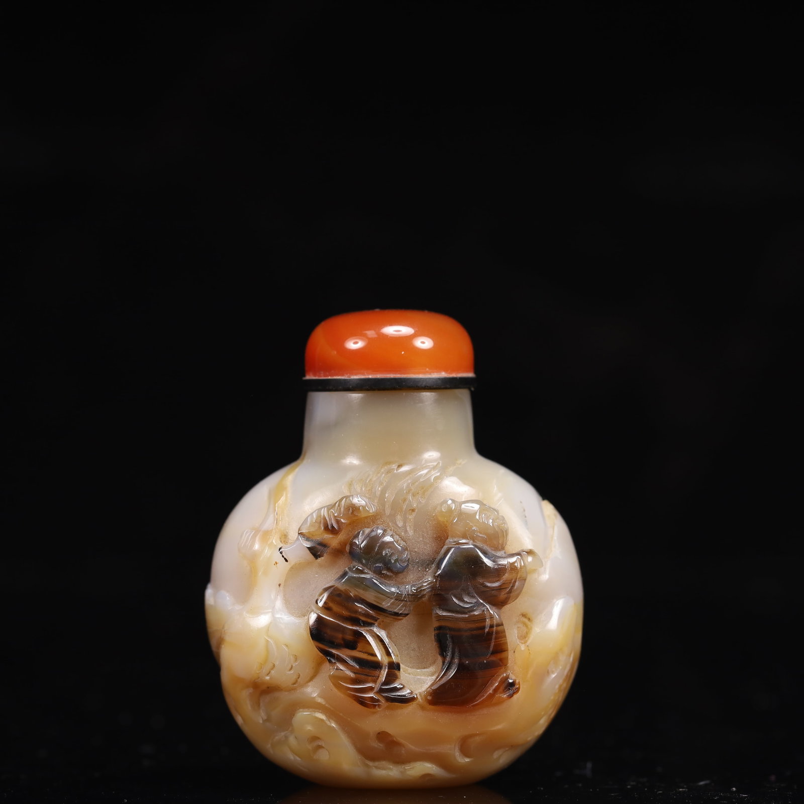 An Exquisite Agate Landscape and Figure Pattern Snuff Bottle: An Exquisite Agate Landscape and Figure Pattern Snuff Bottle,Qing Dynasty, China,Size:2.2inx1.2inx2.8in,Weight:100g 玛瑙山水人物纹鼻烟壶,